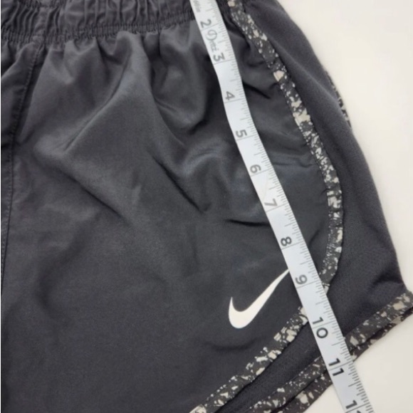 Nike Short - Picture 6 of 9